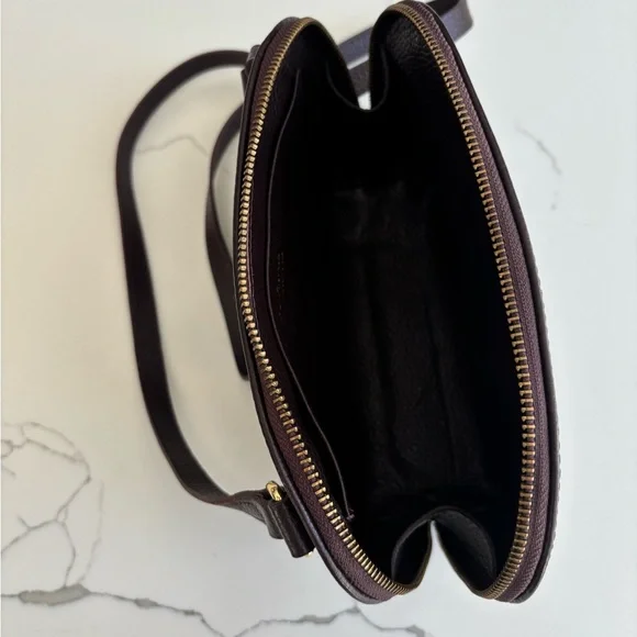 Cuyana Travel Case Pebbled Leather Crossbody in Chocolate Brown with dust cover - Picture 7 of 9